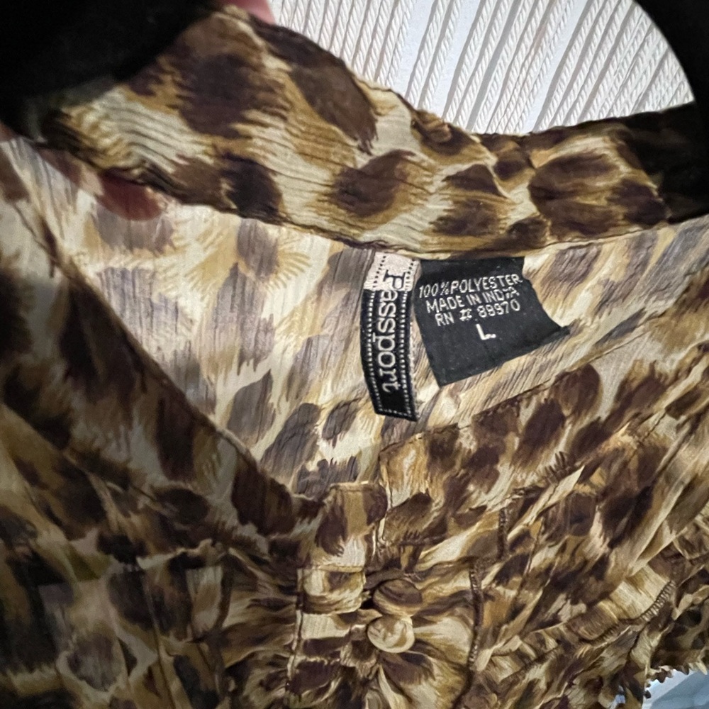 Passport Leopard Blouse Size L - Picture 2 of 6